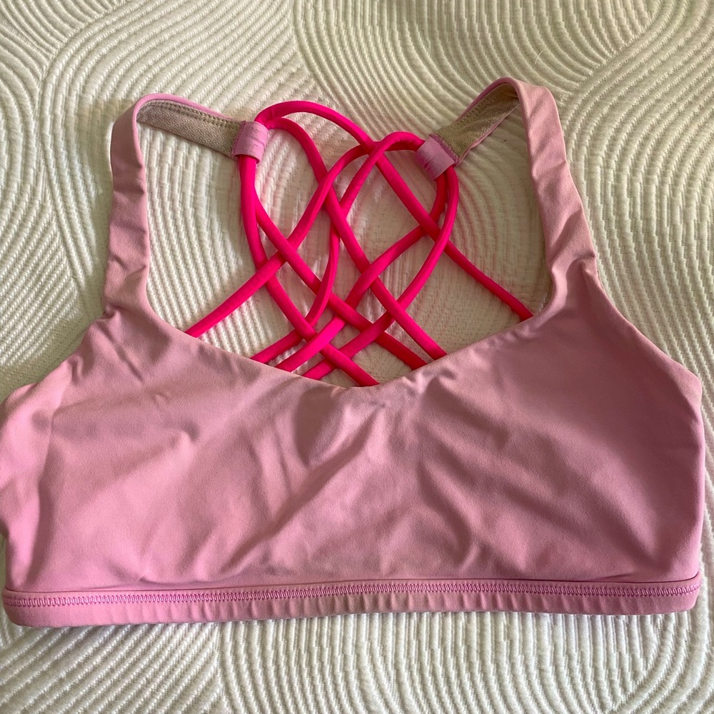 Lululemon Sports-bra. Pink size 4. Free to be style